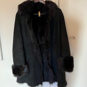 Ruffo Sheepskin lady's black coat, made in Italy.